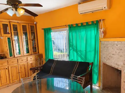 Casa en venta sobre calle Maipú, Funes | 2 dormitorios | Terreno de 470 m² | Servicios conectados