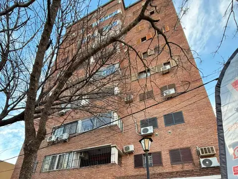 REMAX VENDE DEPARTAMENTO EN BARRIO SUR