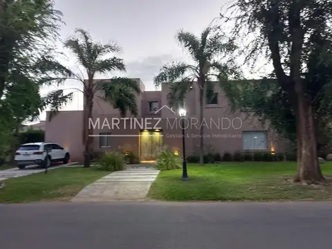 Casa 5 ambientes con 4 baños