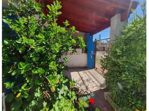 Casa 5 ambientes con 2 baños