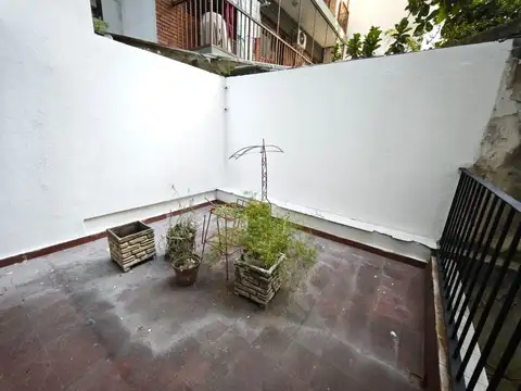 DEPARTAMENTO DE 3 AMBIENTES CON DOBLE PATIO A RECICLAR EN ALMAGRO