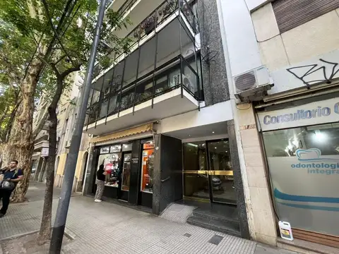 Sarmiento 3900, Piso 1