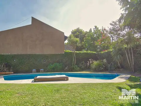 Excelente casa sobre lote de 760m2