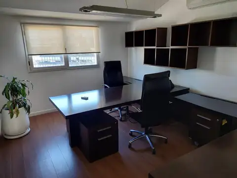 Oficina amoblada en Av. Carballo al 100
