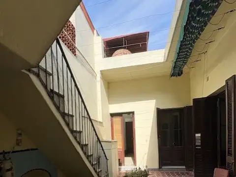 Casa con local en venta en Chacarita oportunidad