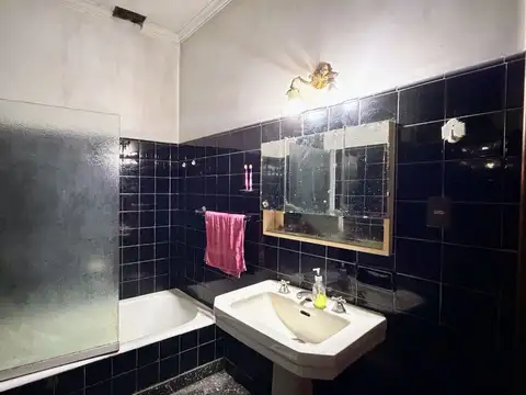 Casa en venta, 5 amb, Santos Lugares con pileta