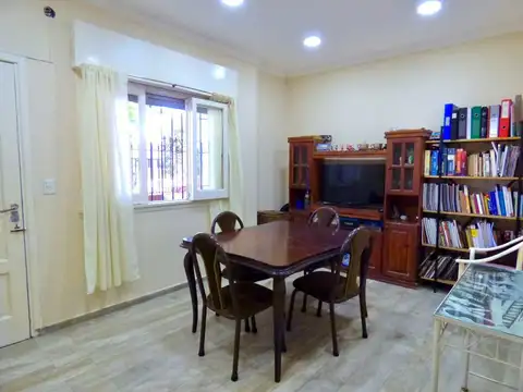 Casa 6 ambientes con 2 baños