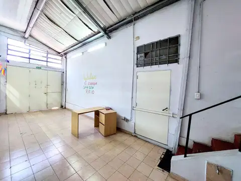 Galpón con oficina