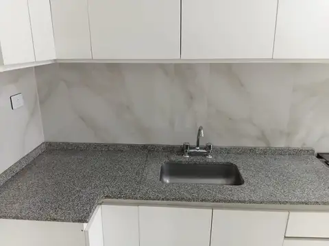 2 AMBIENTES TOTALMENTE RECICLADO ,  MUY LUMINOSO  , IMPERDIBLE 