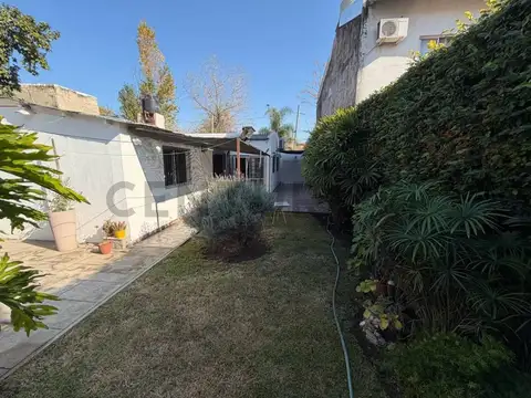 Juan Ayolas 2700, Piso 0
