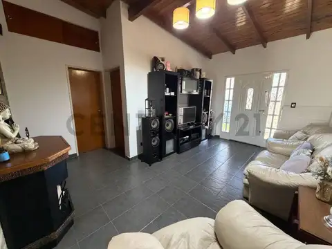 CASA LOTE PROPIO LIMITE CIUDAD JARDIN Y CASEROS C/COCHERA Y JARDIN