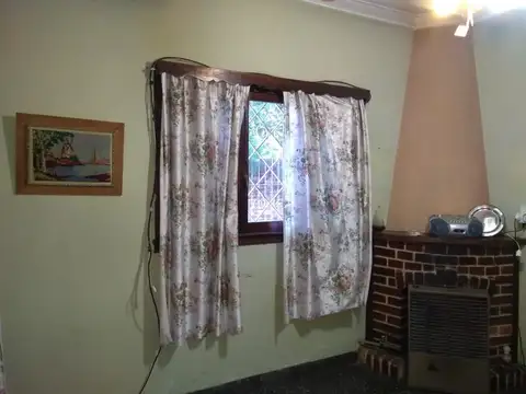 Casa 6 ambientes con 1 baño
