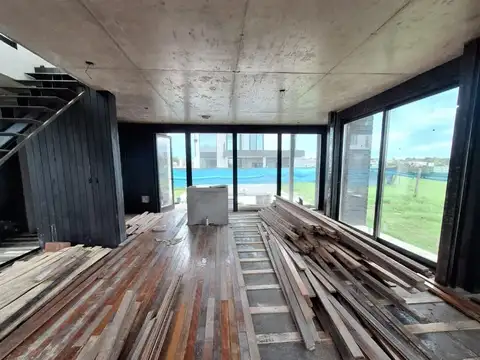 Casa en Venta con 3 cocheras