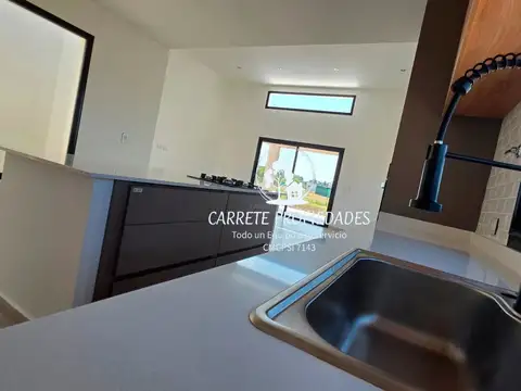 Casa en venta 4 ambientes. Barrio Santa Elena. Pilar.