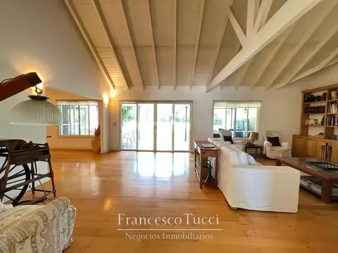 Casa en Alquiler con cochera