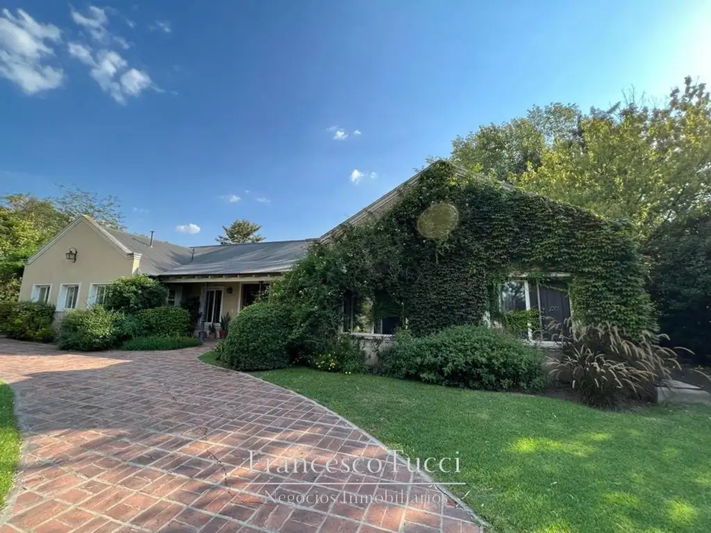 Casa en Alquiler en Los Pinguinos - 4 dormitorios