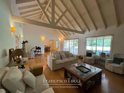 Casa en Alquiler - 4 dormitorios -