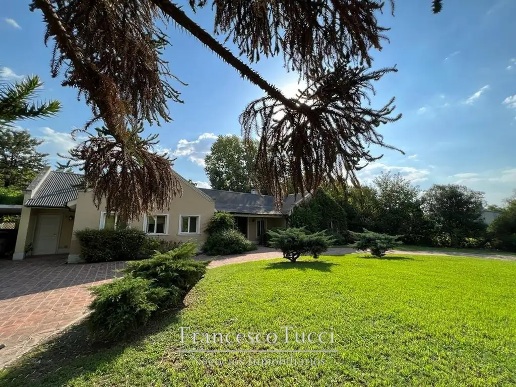 Casa en Alquiler - 4 dormitorios -