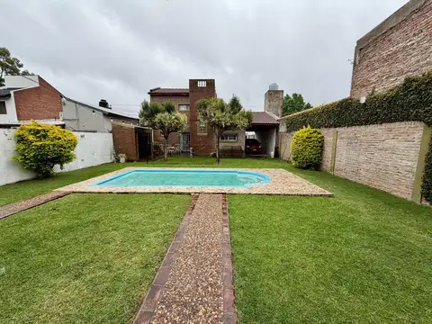 Espectacular casa a la venta Piscina Quincho Cochera Rosario