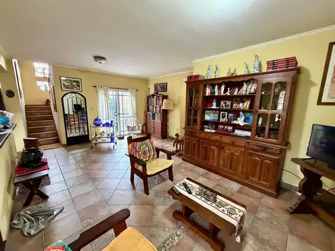 Casa 6 ambientes con 3 baños