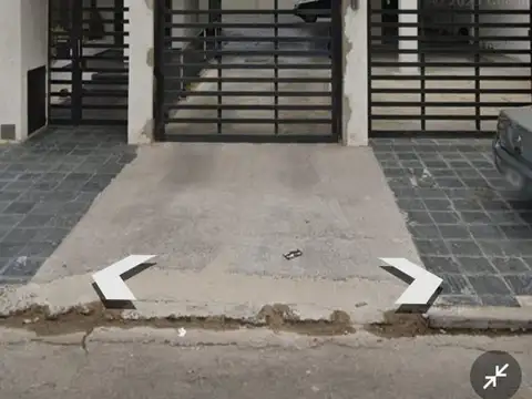 VENTA DE COCHERA DESCUBIERTA EN LANUS OESTE