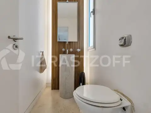 Casa 7 ambientes con 4 baños