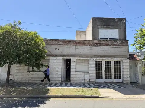 Casa 2 Dormitorios con Depto y Terraza | Apto Crédito Hipotecario