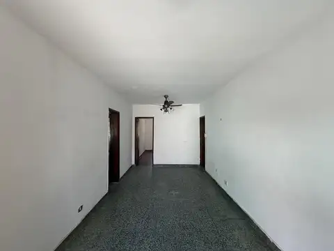 Casa 6 ambientes con 2 baños
