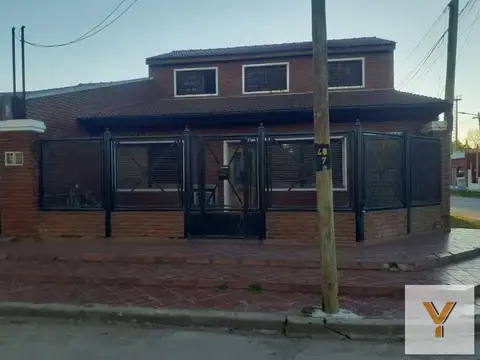 Casa venta - 4 dormitorios 2 baños - 283mts2 totales - Glew