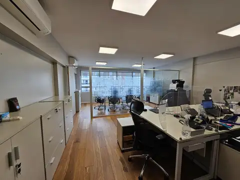 Venta Oficina con Renta en Edificio Corporativo 