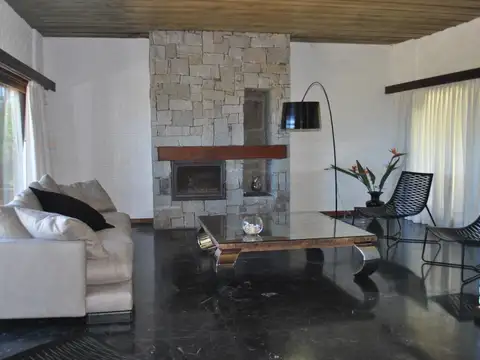 Casa 5 ambientes con 5 baños