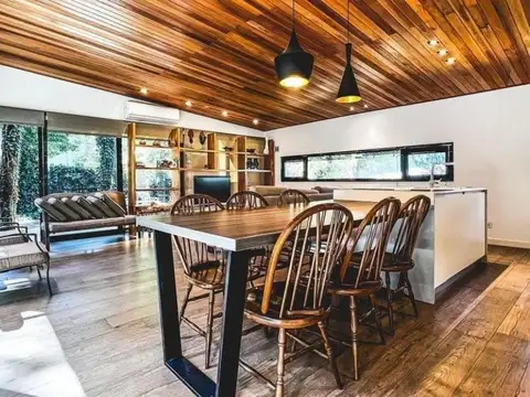 Mario Bravo 2000 , Bosque Peralta Ramos, Mar del Plata, Mar Del Plata, Buenos Aires, Argentina.