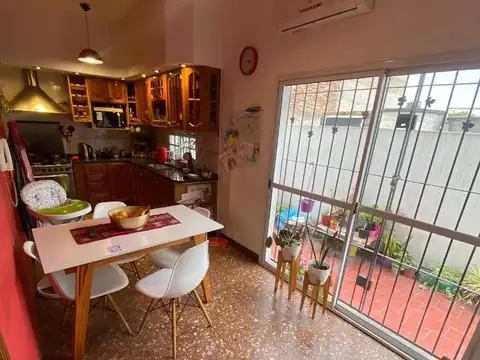 Venta de depto. en 2 plantas, muy amplio-excelente estado