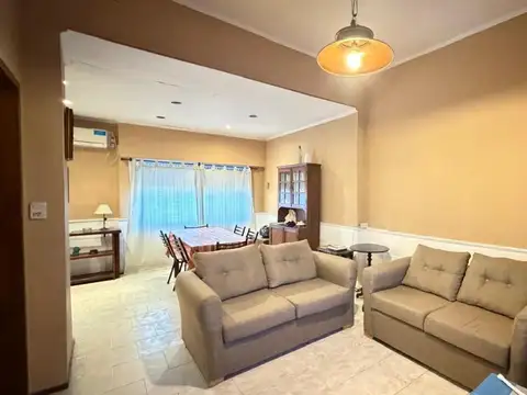 Casa 5 ambientes con 2 baños