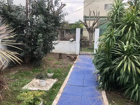 Casa, tipo P.H.,4 amb., jardín, buena ubicación,