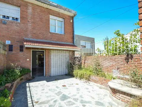Depto Tipo Casa 3 ambientes con 2 baños