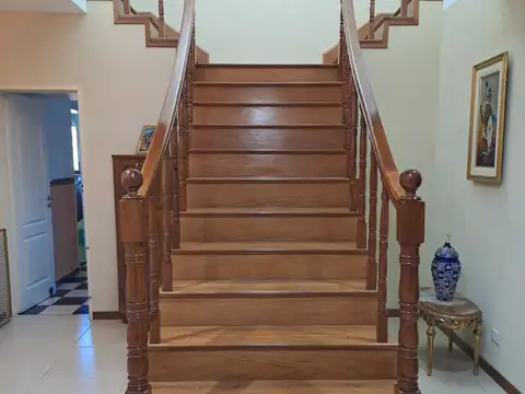 Casa 7 ambientes con 4 baños