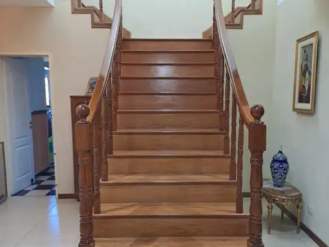 Casa 7 ambientes con 4 baños