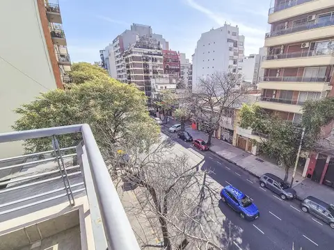 Departamento en venta de 4 ambientes con balcon en Caballito