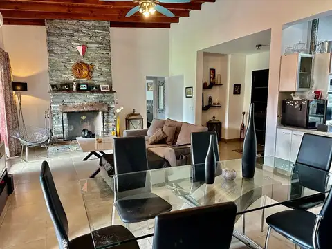 Casa en Venta con 3 cocheras