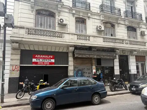 Local en Venta en San Nicolas de 200 m2 actualmente dividido en 2 locales.