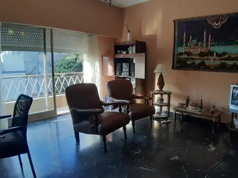 Pje Ing Carlos Echague 1200, Piso 1