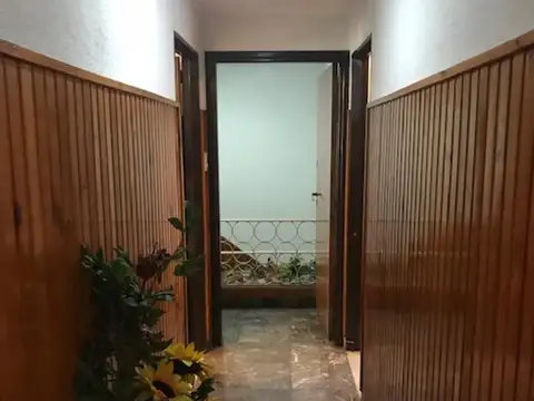 CASA EN VENTA 6 AMBIENTES CON COCHERA
