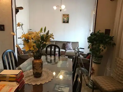 CASA EN VENTA 6 AMBIENTES CON COCHERA