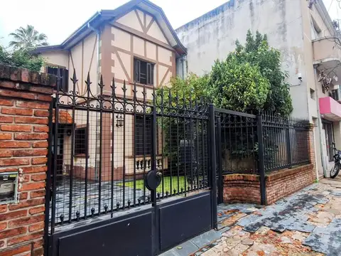 VENTA CASONA ESTILO C/ POTENCIAL COMERCIAL / INSTITUCIONAL