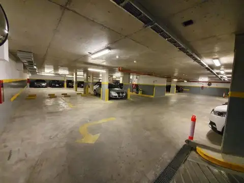 Venta Amplia Cochera Almagro. Seguridad 24hrs