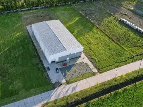 ALQUILER Nave industrial de 1.600 m² sobre terreno de 4.900 m² – Polo Industrial Ezeiza A ESTRE...