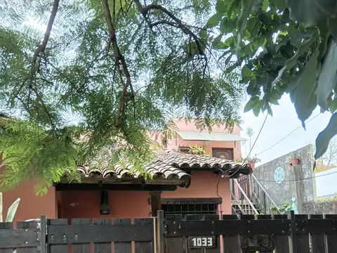 Casa a reciclar de seis ambientes en dos plantas.