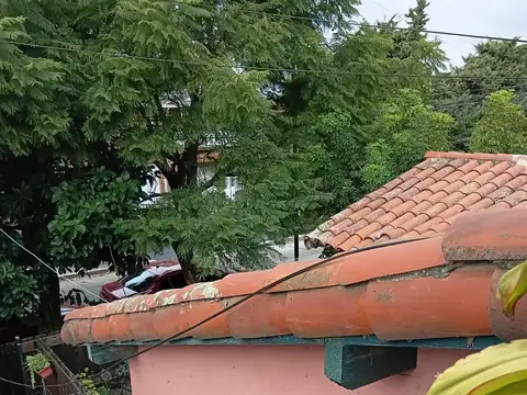 Casa 6 ambientes con 2 baños