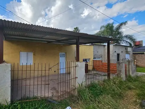 CASA 2 DORMITORIOS COCHERA Y PATIO en SANTO TOMÉ